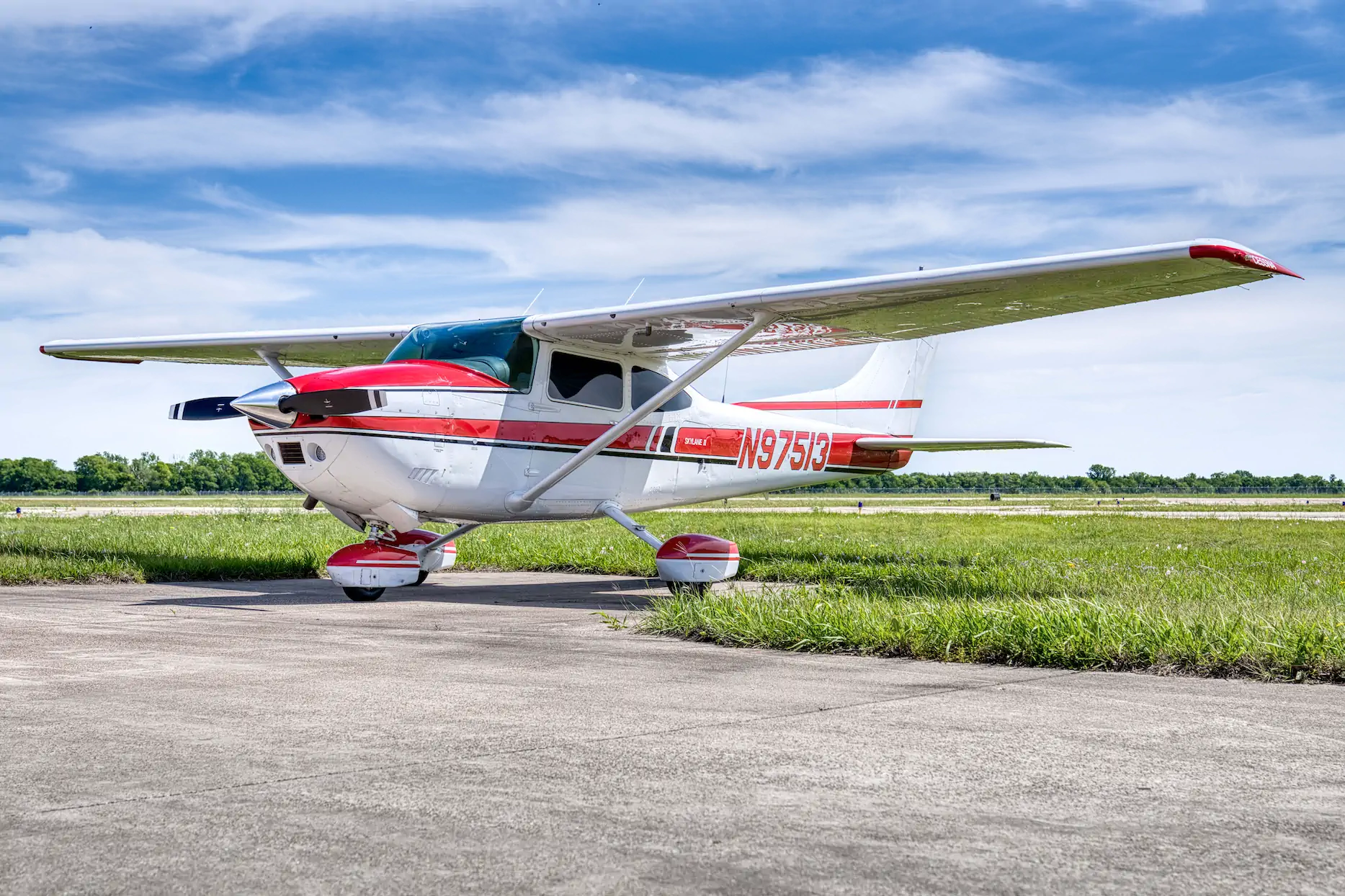 Cessna 182 N97513 sitting on the ramp