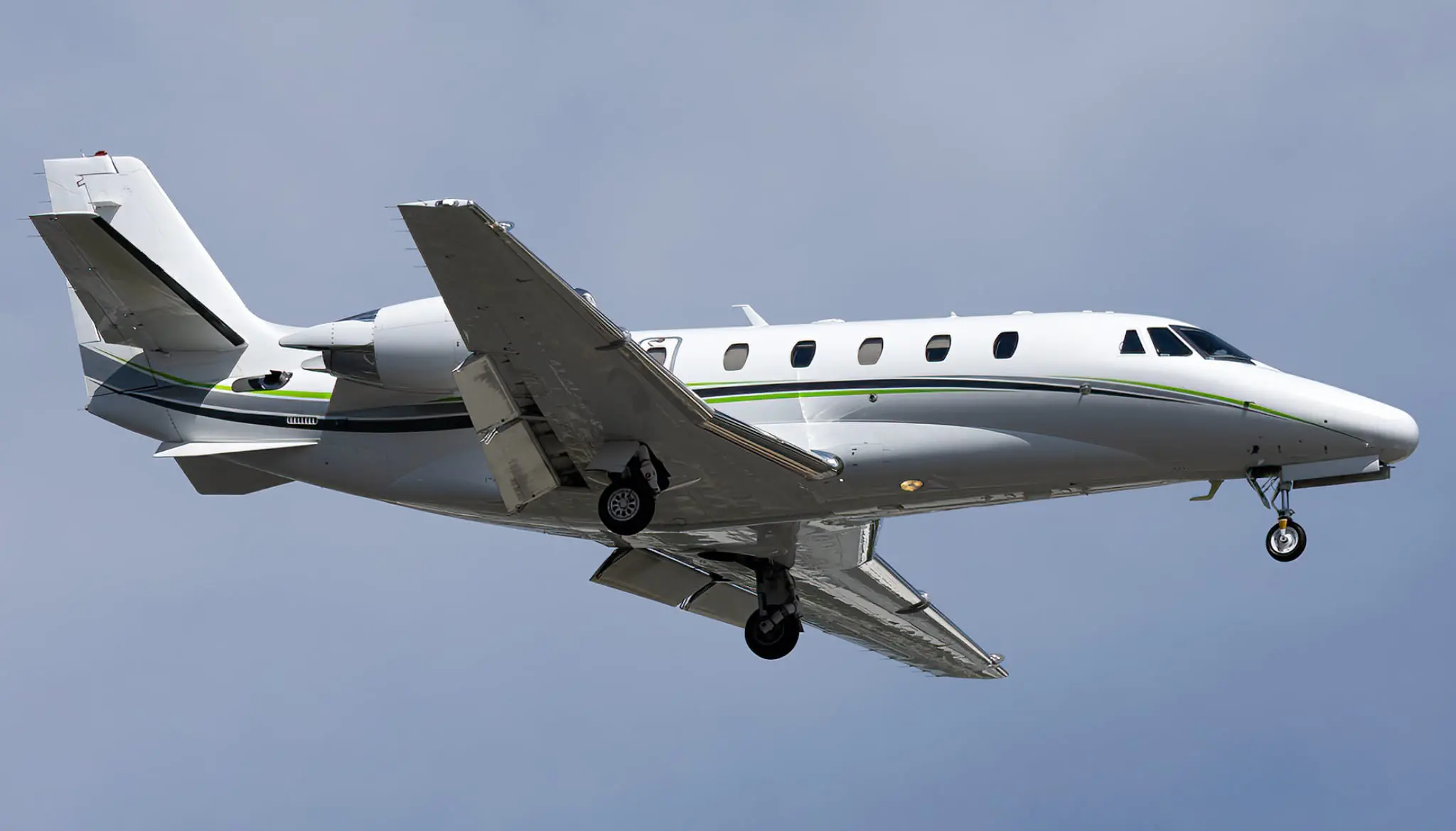 Cessna Citation Excel on final approach