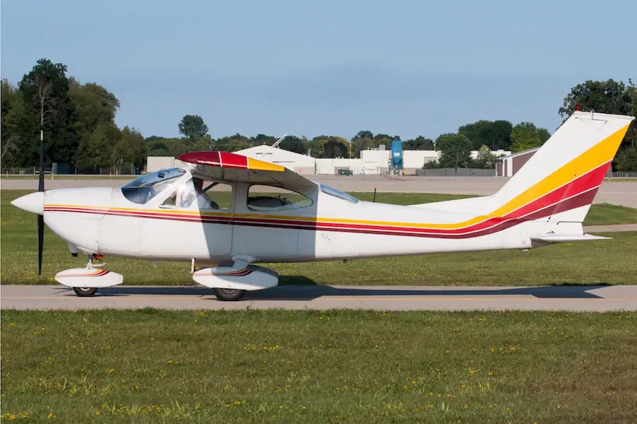 Cessna 177 taxiing
