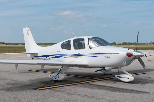 Cirrus SR22 taxiing