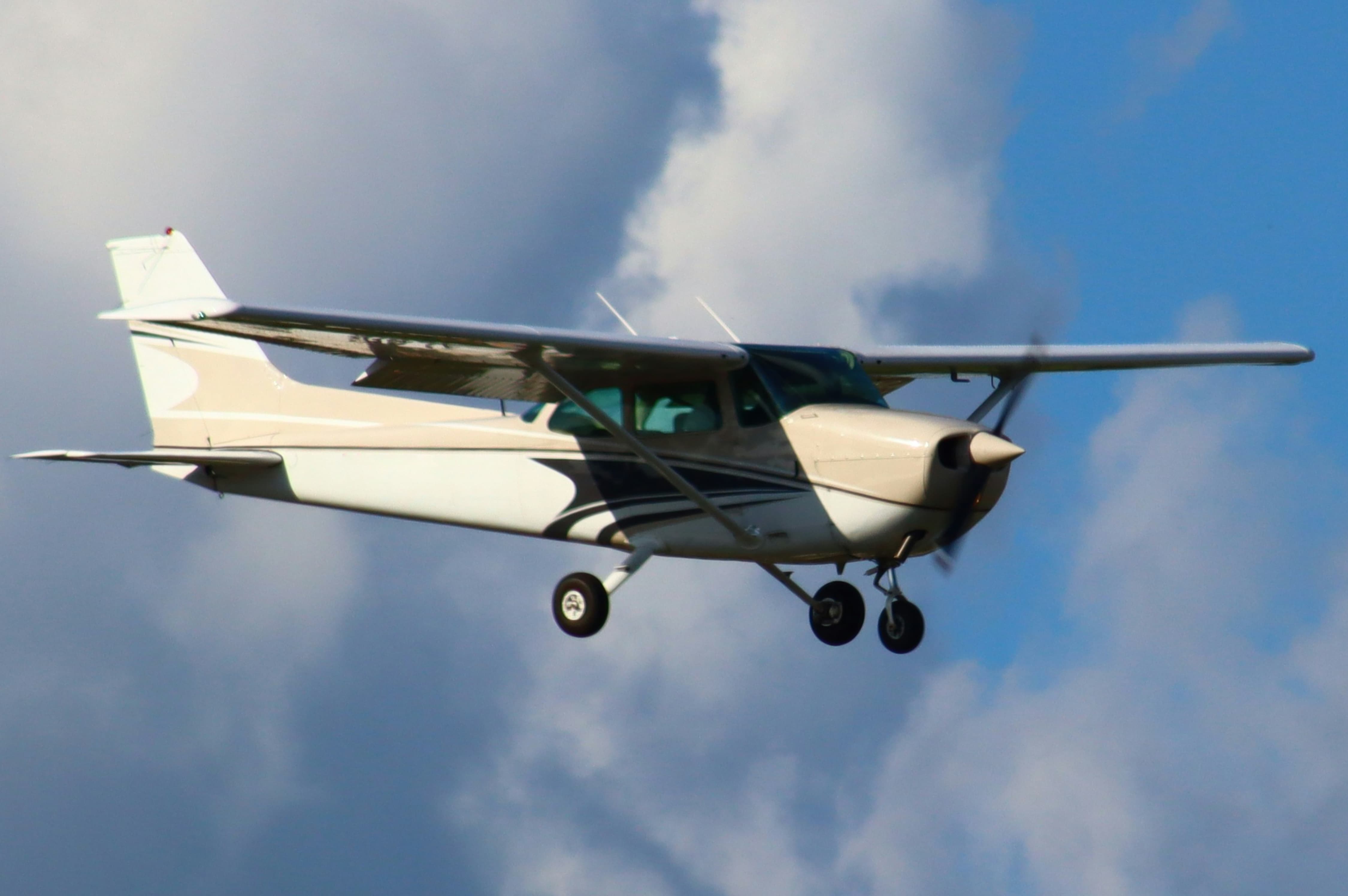 Cessna 172 on final approach
