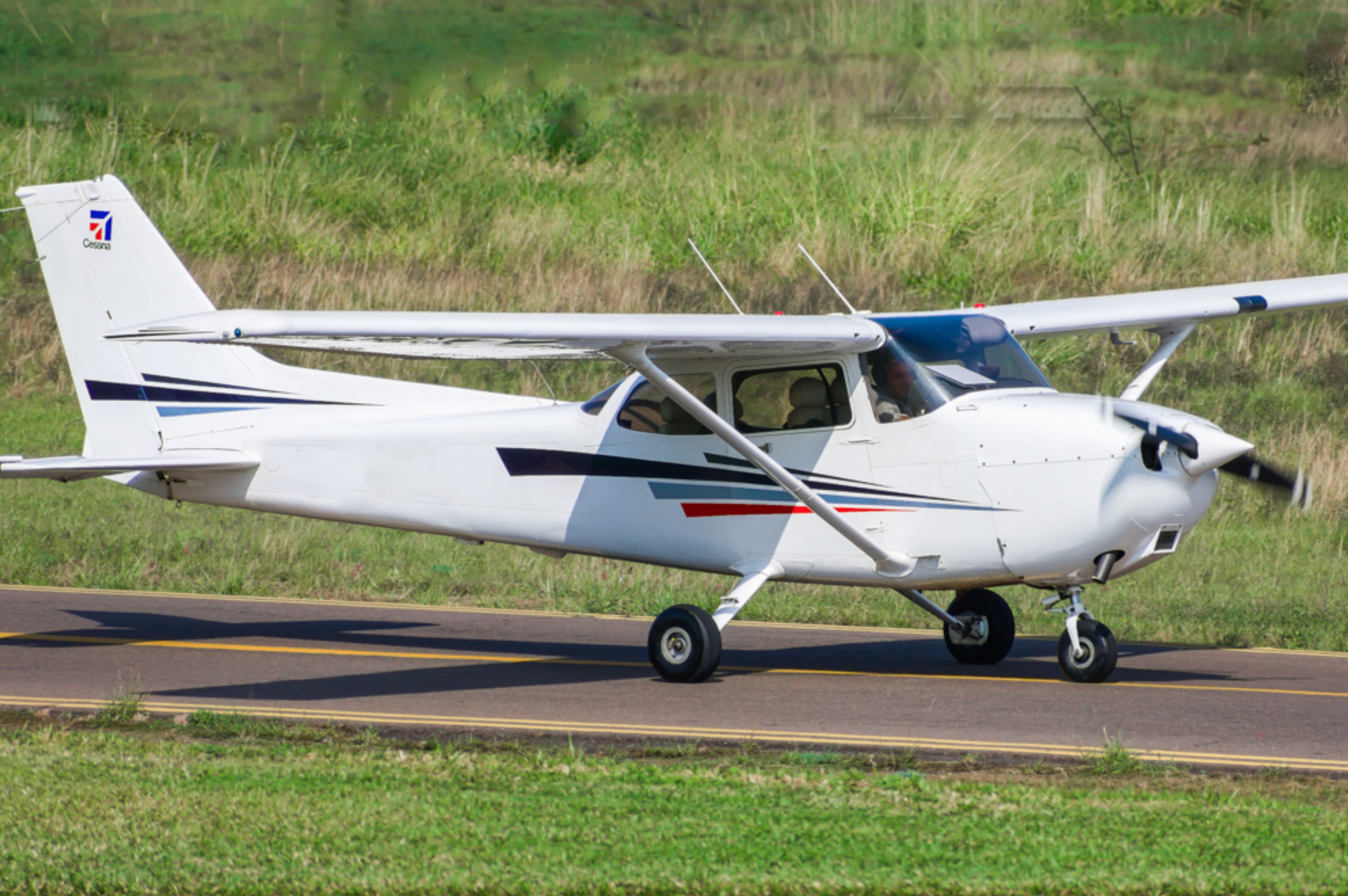 Cessna 172 taxiing