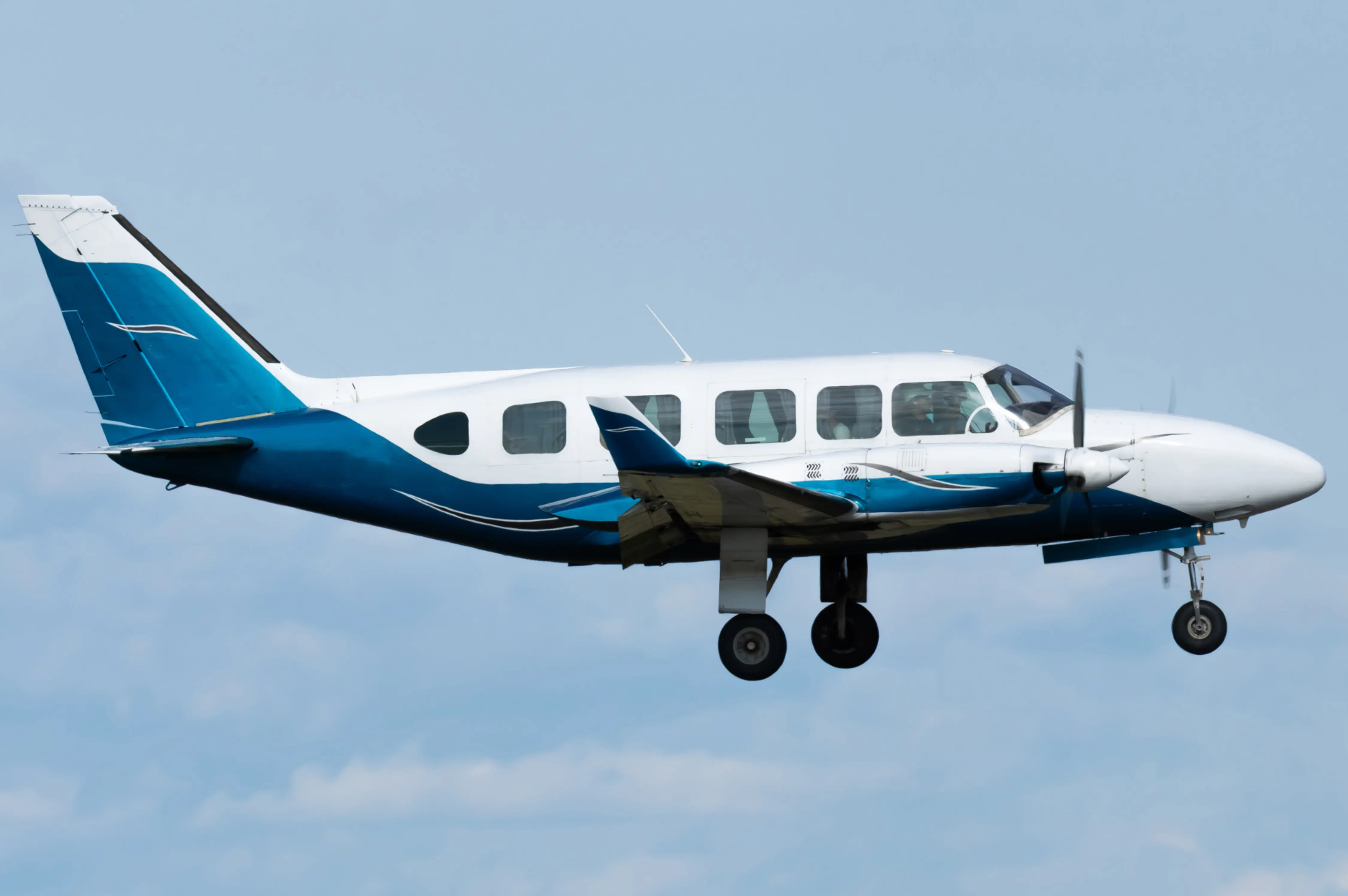 Piper PA-31 landing