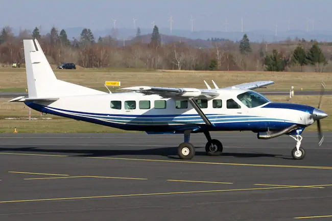 Cessna 208 taxiing
