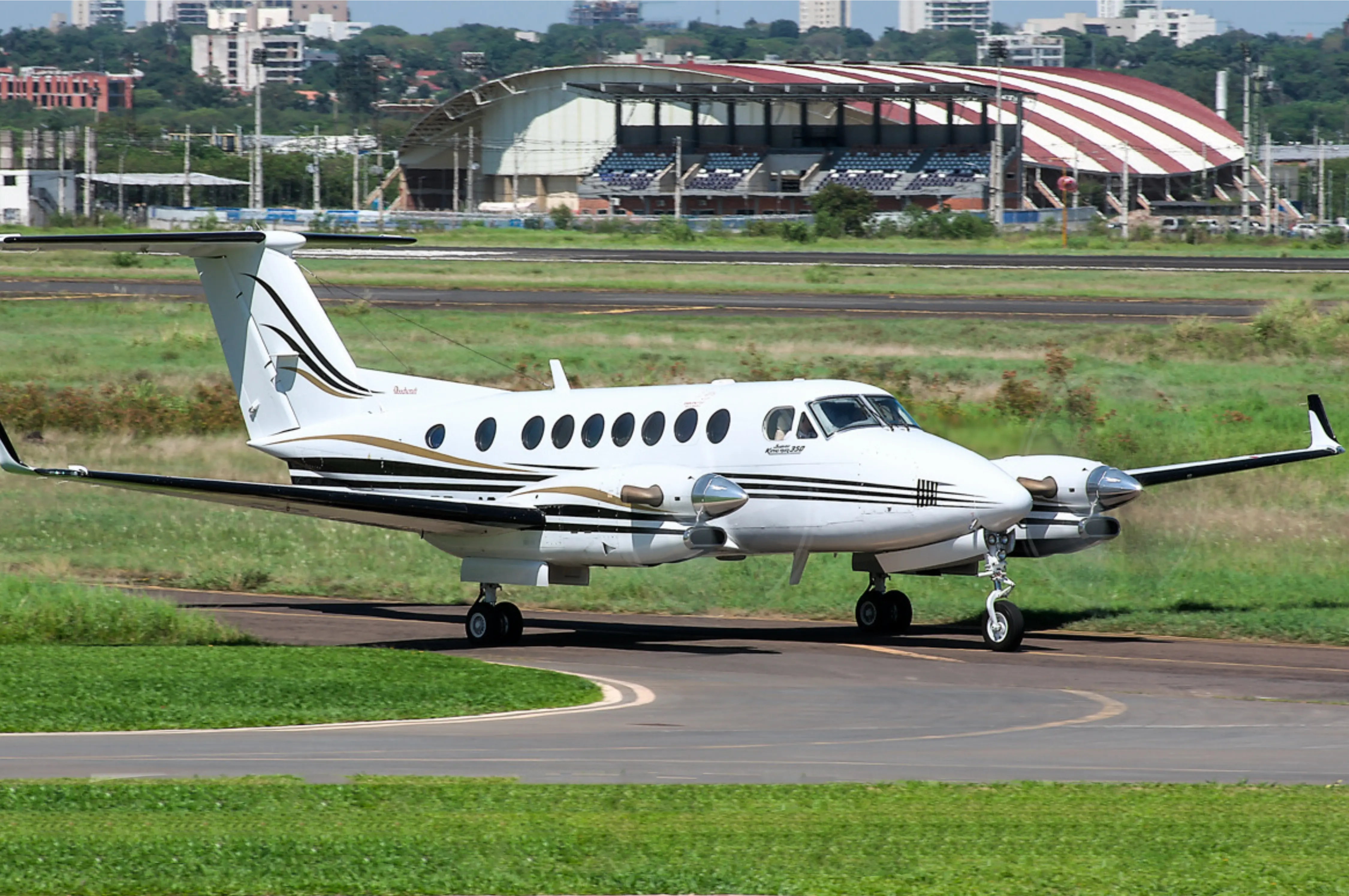 Beechcraft King Air 350 taxiing