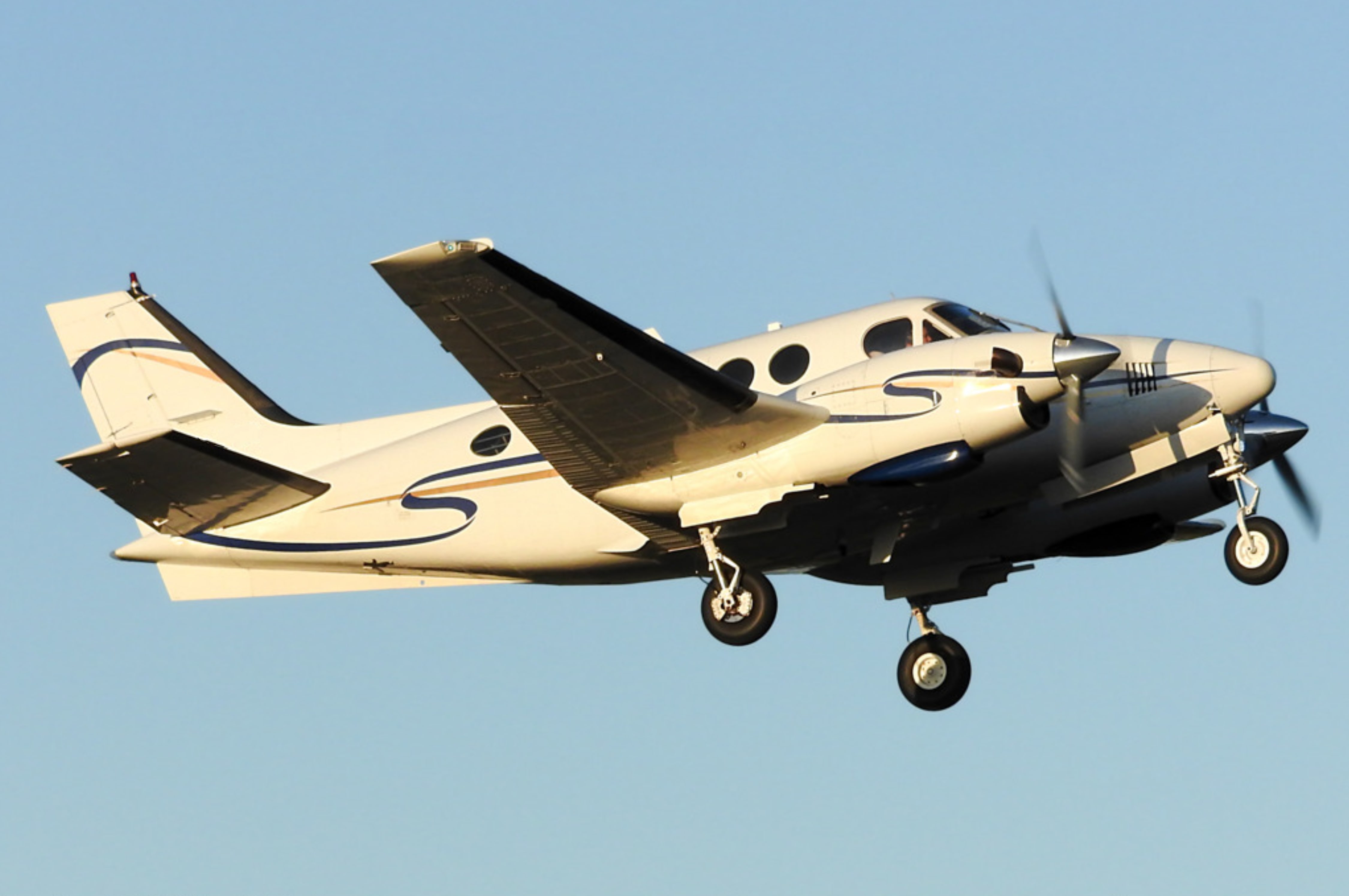 Beechcraft E90 on takeoff