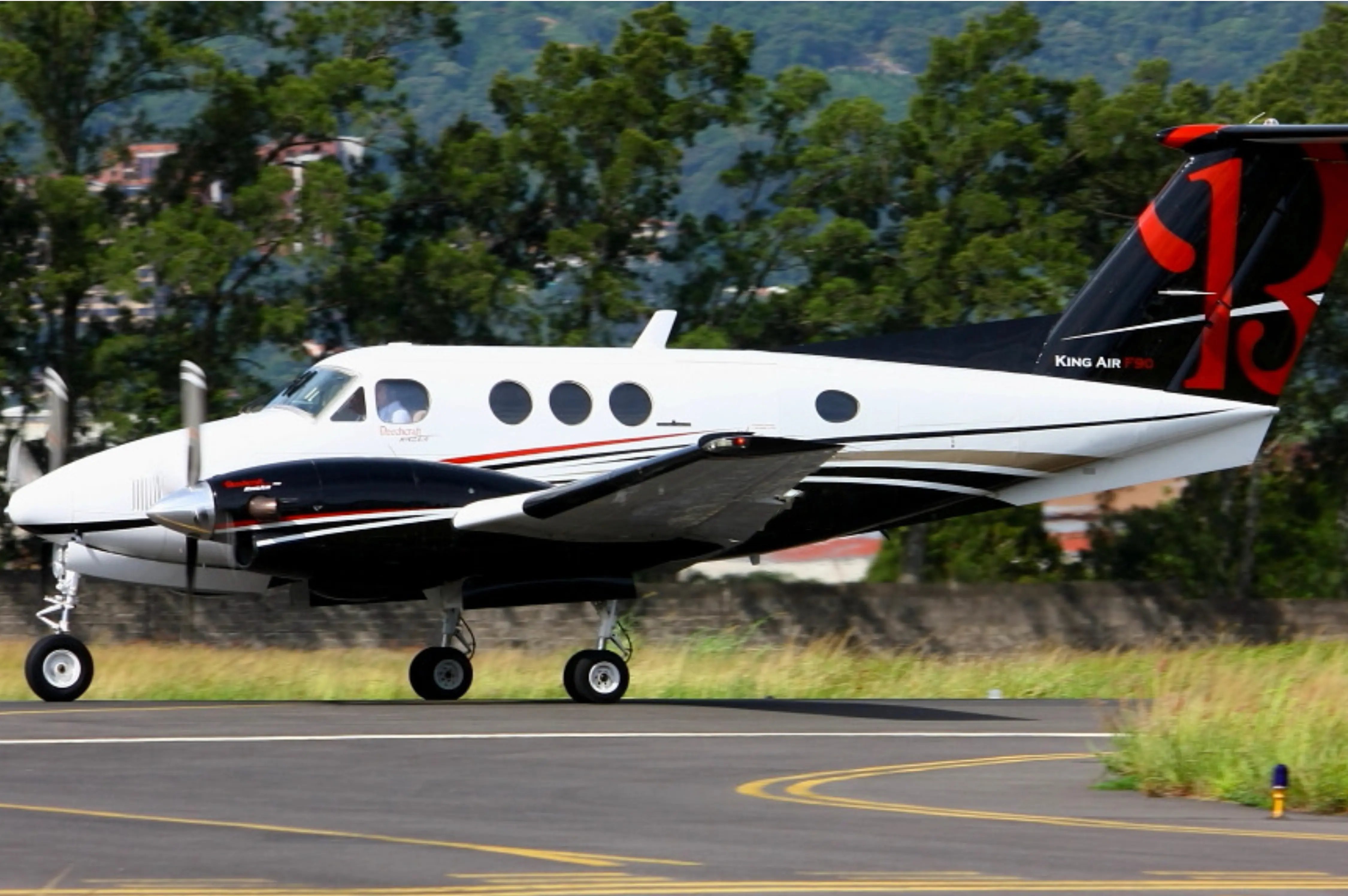 Beechcraft F90 taxiing