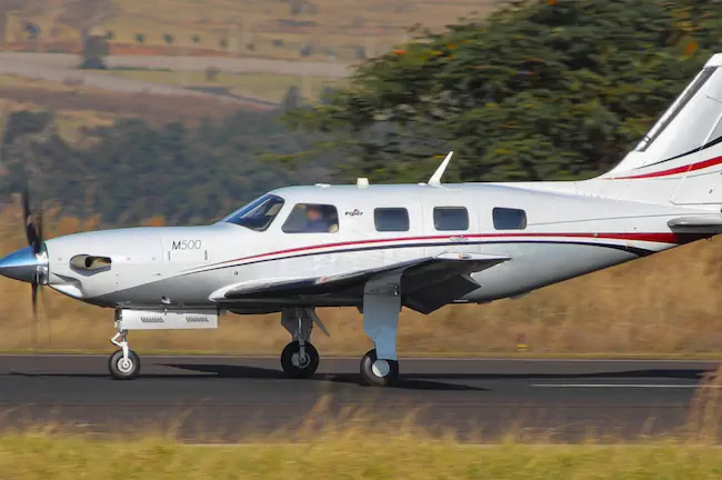 Piper M500 taxiing